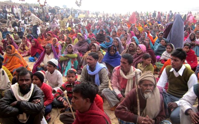 A peaceful protest by the indigenous people fighting the flooding of their land and villages by the Kanhar dam. Photo: Vindhya Bacao (vindhyabachao.org/kanhar).