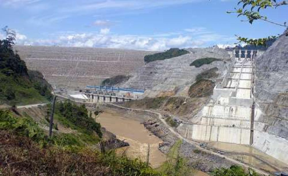 The Bakun dam under construction. Photo: pHotosHo0x via Flickr.
