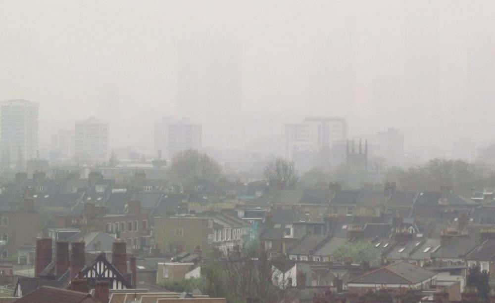 London's air pollution is so bad, it can be seen on occasion. Photo: David Holt via Flickr (CC BY 2.0)