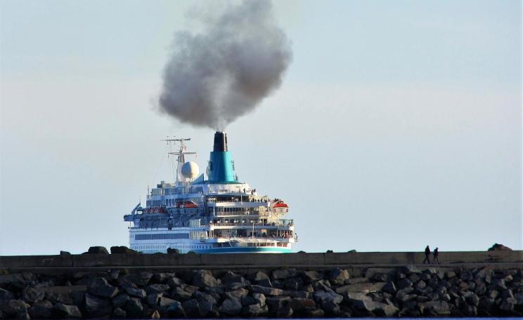 Cruise ship emitting pollution