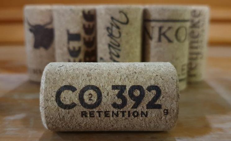 Wine cork sequesters more CO2 than wine bottle