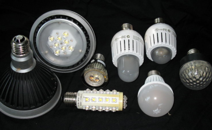 Assortment of LED bulbs. Photo: Geoffrey.landis / Wikimedia Commons.