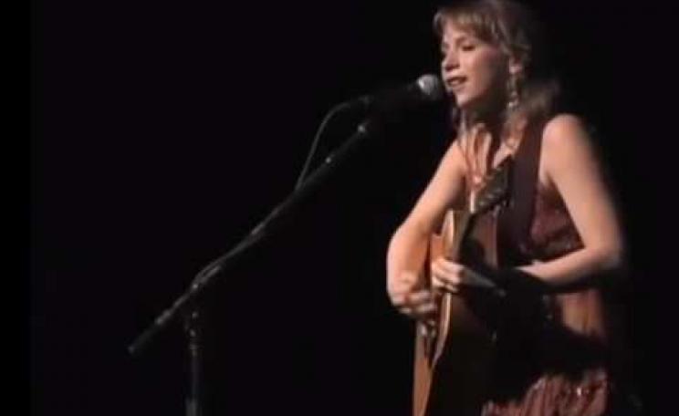 Kristin Hoffman singing the Ocean Song. From Youtube video by David Randle.