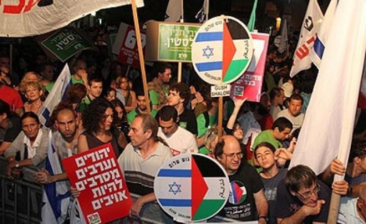 Israelis protest in Tel Aviv: "Yes to a Palestinian state". But in Israel today, they represent a small minority of opinion. Photo: Ofer Amram / Ynet.
