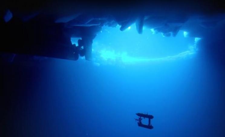 The cartographic submarine at work. Photo: WHOI.