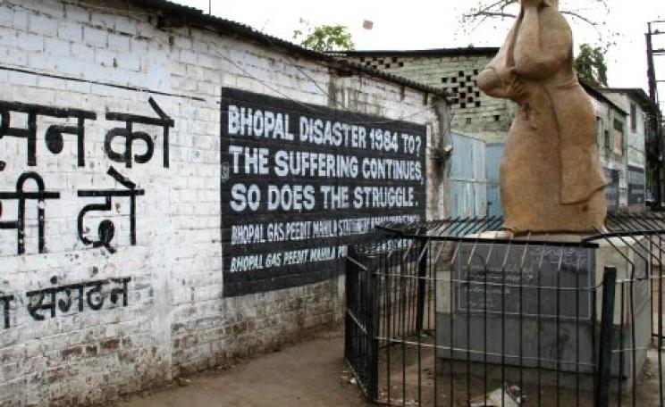 Monument to the 1984 Bhopal disaster. Photo: Luca Frediani via Wikimedia Commons.