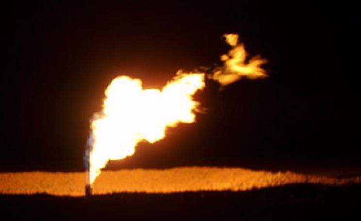 Burning money? North Dakota flaring of gas out of the Bakken Formation. Photo: Joshua Doubek via Wikimedia Commons, CC BY-SA 3.0.