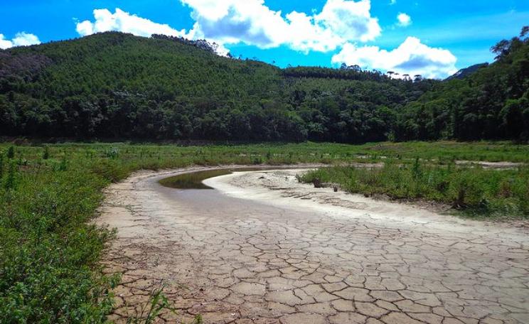 A dry branch of the Atibainha reservoir, part of the Cantareira system of reservoirs that serves Sao Paulo, 26th February 2015. Photo: Clairex via Flickr (CC BY-NC-ND).