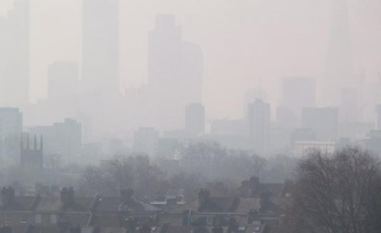 Just taste the poly-aromatic hydrocarbons! London Air Pollution View from Hackney, 10th April 2015. Photo: DAVID HOLT via Flickr (CC BY-SA).