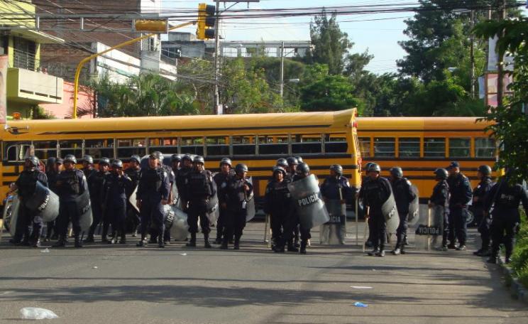 Police line up at a 2012 demo against the Lobo regime in Tegucigalpa. Photo:  hondurasdelegation via Flickr (CC BY-NC-SA).