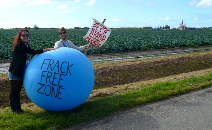 Protest at Cuadrilla's fracking site near Preston, Lancashire, September 2011. Photo: JustinWoolford via Flickr (CC BY-NC-SA).