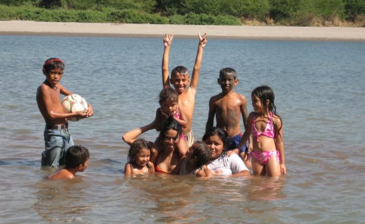 Family bathing in the Rio Lempa, El Salvador's longest and only navigable river, until recently at risk from a cyanide-leaching gold mine. Photo: kadejo via Wikimedia (CC BY-SA).