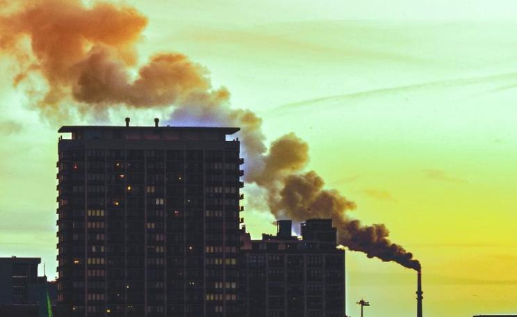 The smokestack of the now-defunct Fisk Generating Station spewing soot, sulfur and mercury over Chicago's Pilsen neighborhood, and elsewhere, January 2012. Photo: Seth Anderson via Flickr (CC BY-NC-SA).