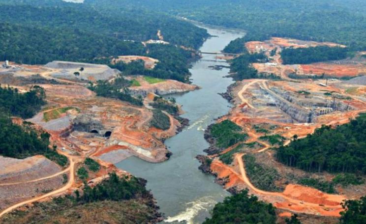 Construction of the São Manoel Dam in the Brazilian Amazon. Photo: International Rivers via Flickr (CC BY-NC-SA).