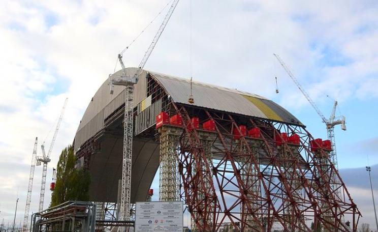 Under construction: the New Safe Confinement arch at Chernobyl Nuclear Power Plant, 23rd October 2013. Photo: Tim Porter via Wikimedia Commons (CC-BY-SA).