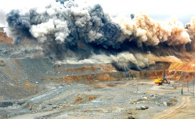 Drilling and blasting creates large volumes of radioactive dust. Photo: Andrey Serebryakov