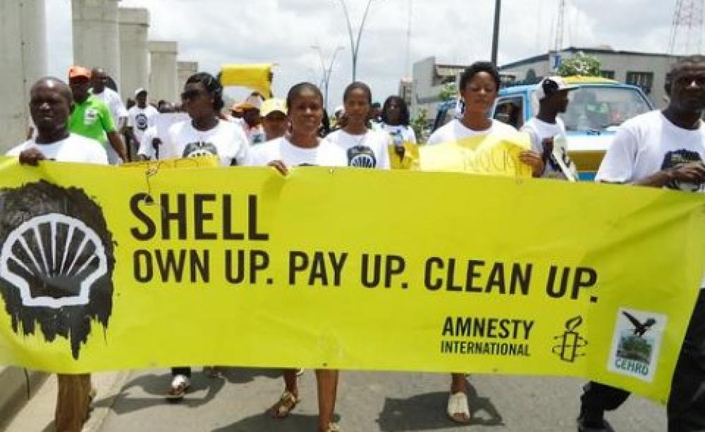 Activists in Port Harcourt, Nigeria protest to demand that Shell pay reparations and clean up its oil spills. Photo: © Amnesty International.