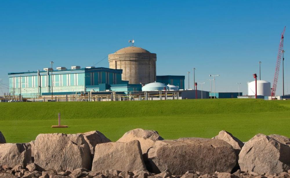 VC Summer Nuclear Station Unit 1 in South Carolina, showing the Reactor and Turbine Buildings. An AP1000 Toshiba / Westinghouse reactor is under construction, much delayed, on the same site. Photo: SCE&amp;G via Wikimedia Commons (Public Domain).