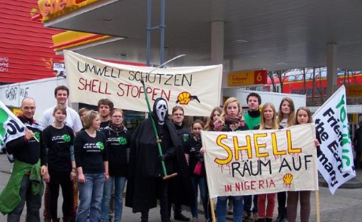 BUNDjugend demonstrators take on Shell in Hamburg in early 2014. They may not stop Shell in its tracks - but there's one power that can - international finance. Photo: BUNDjugend via Flickr.