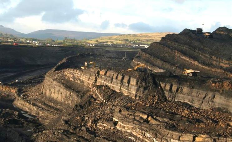 The Ffos-y-Fran opencast coal mine near Merthyr Tydfil in South Wales, where an impoverished community is already suffering the health impacts of coal dust. Photo: Eddy Blanche (CC BY).
