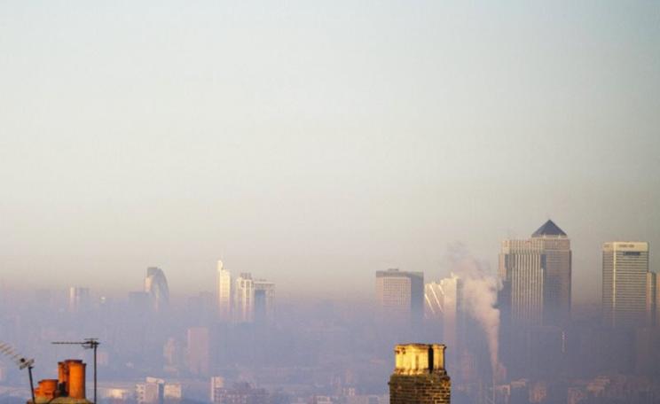 Thick winter smog over London, 14th January 2012. Photo: stu mayhew via Flickr (CC BY-NC-ND).